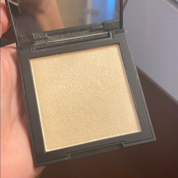 Morphe Highlighter. ✨ - Picture 2 of 2